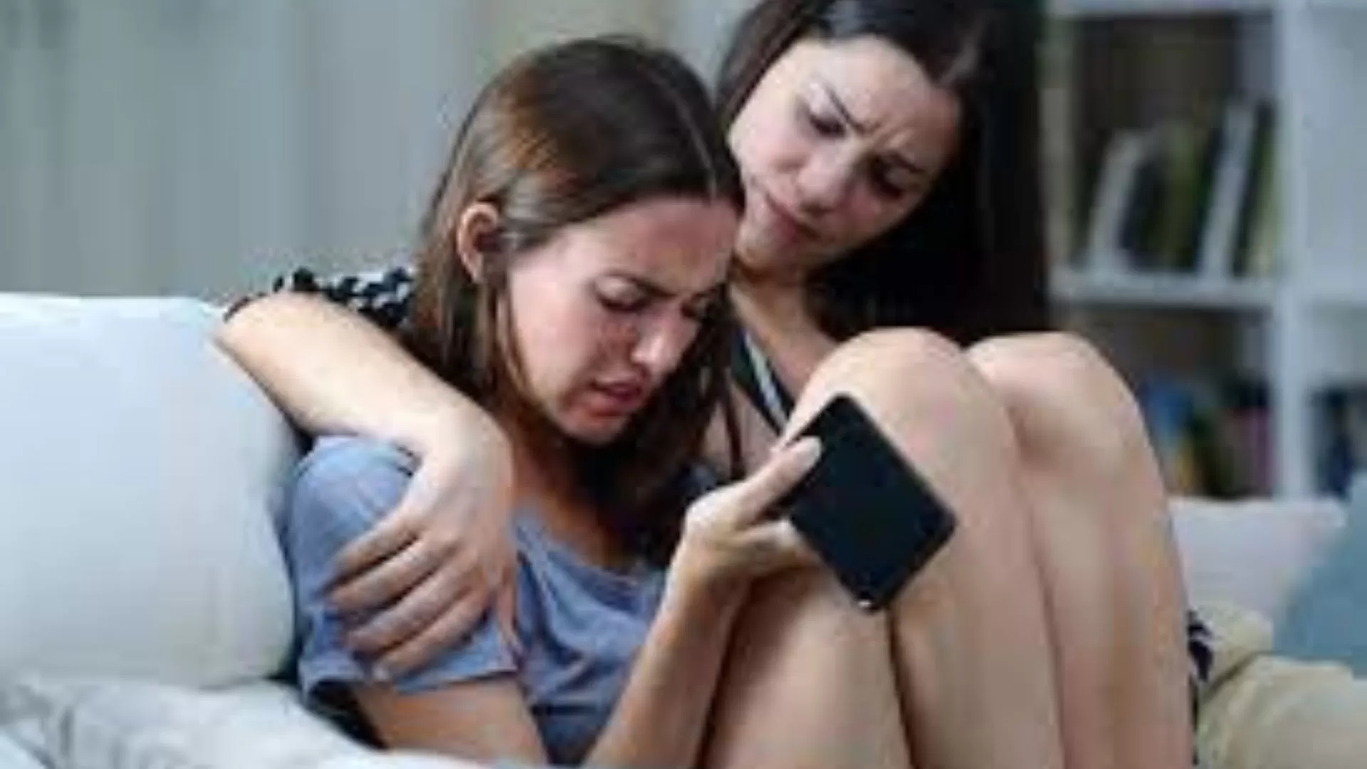 Trauma Subar Hosi Envolvimentu Iha Mídia Sosiál